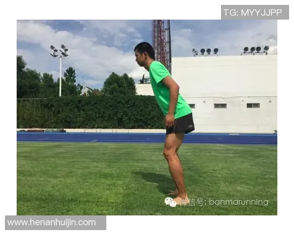 模仿足球明星跑姿提升运动表现的技巧与训练方法分享